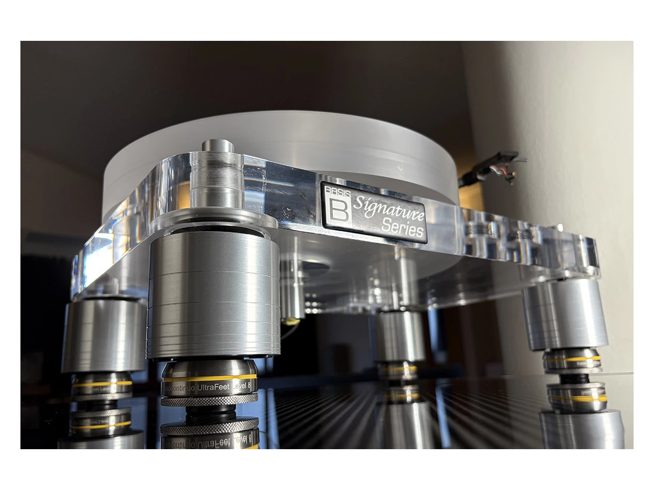 turntable, Signature Series, motorized arm, acrylic chassis, Edelstahl