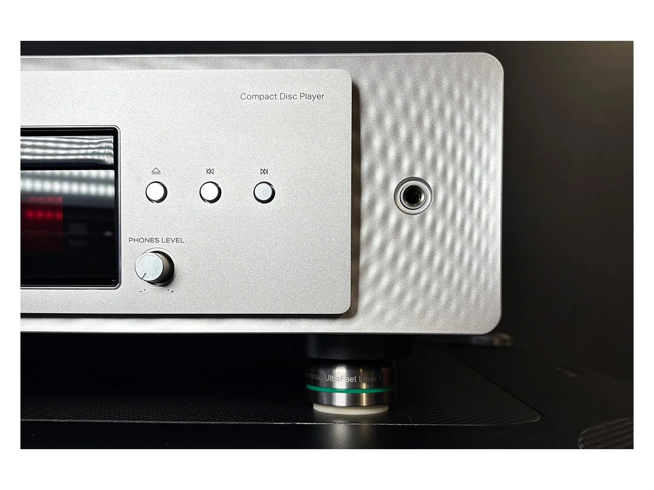 Compact Disc Player, Silber, Aluminium Oberfläche, Bedienfeld, Lautstärkeregler