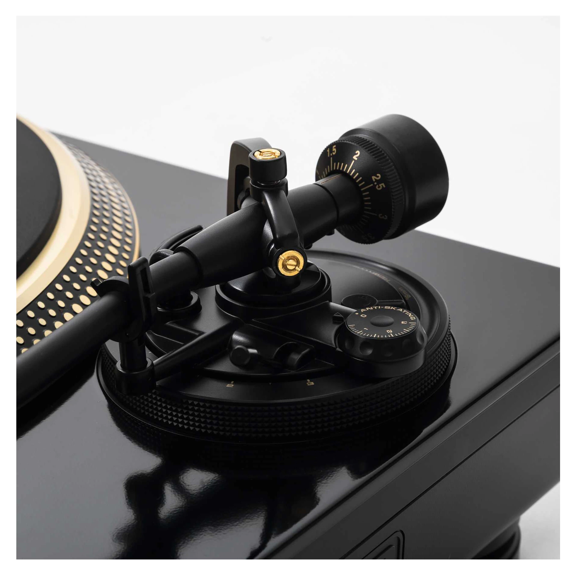 Turntable, Tonearm, Strobe, Knobs, Pitch control