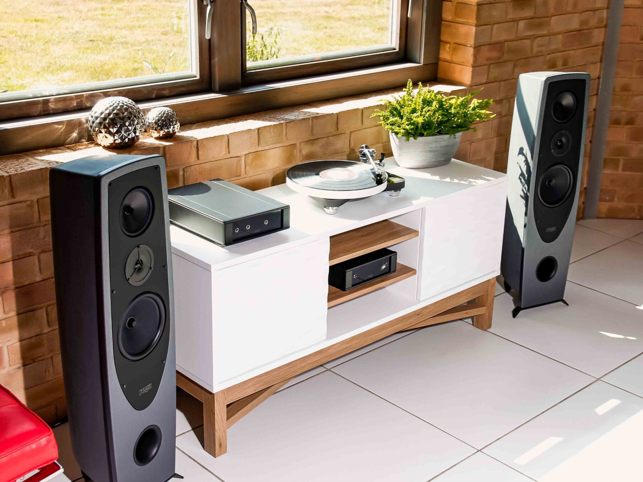 Hifi-Anlage, Standlautsprecher, Verstärker, Plattenspieler, Regal