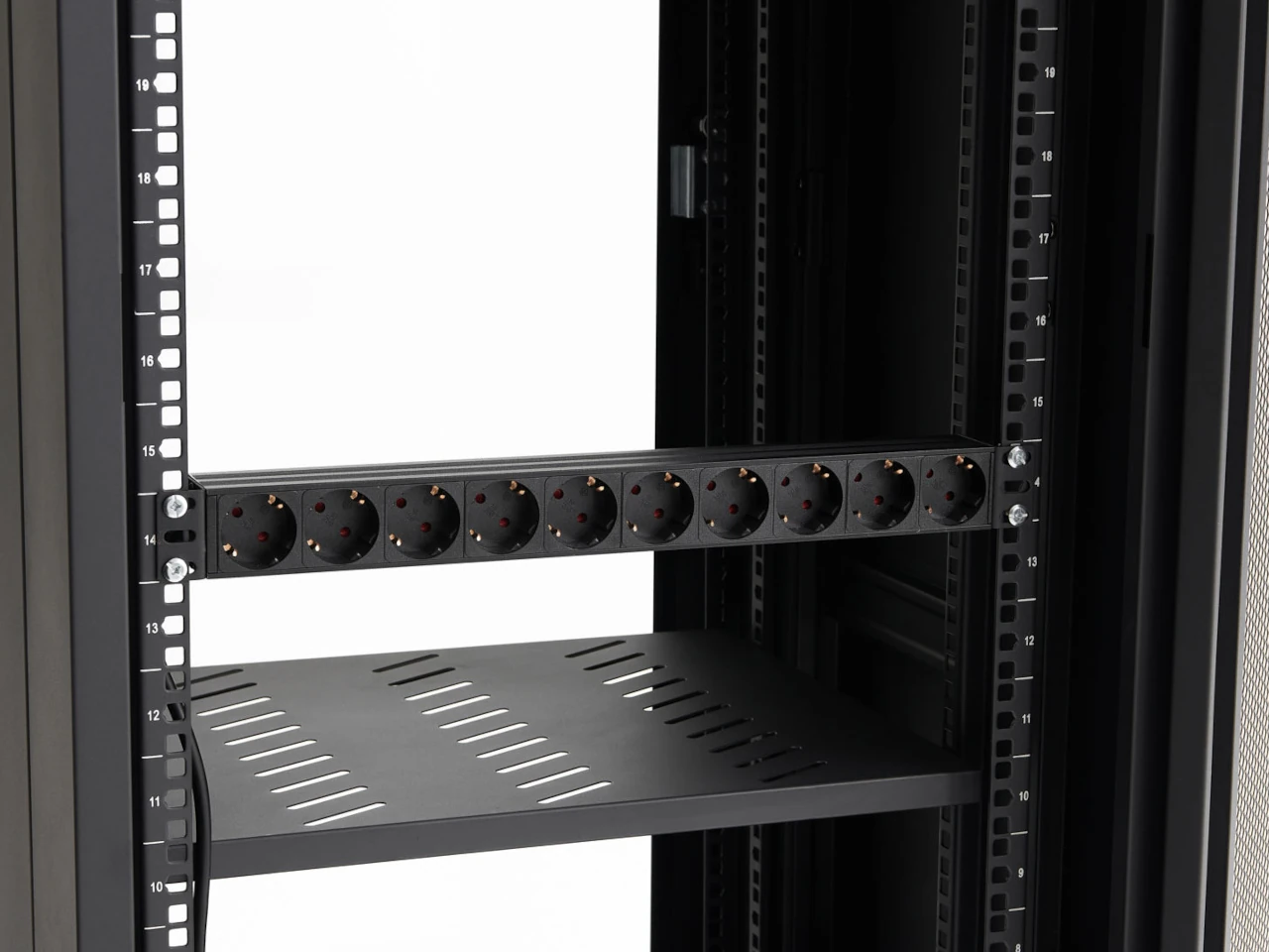 Serverrack, Racksystem, Leiste, Steckdosenleiste, Gehäuseinnenseite
