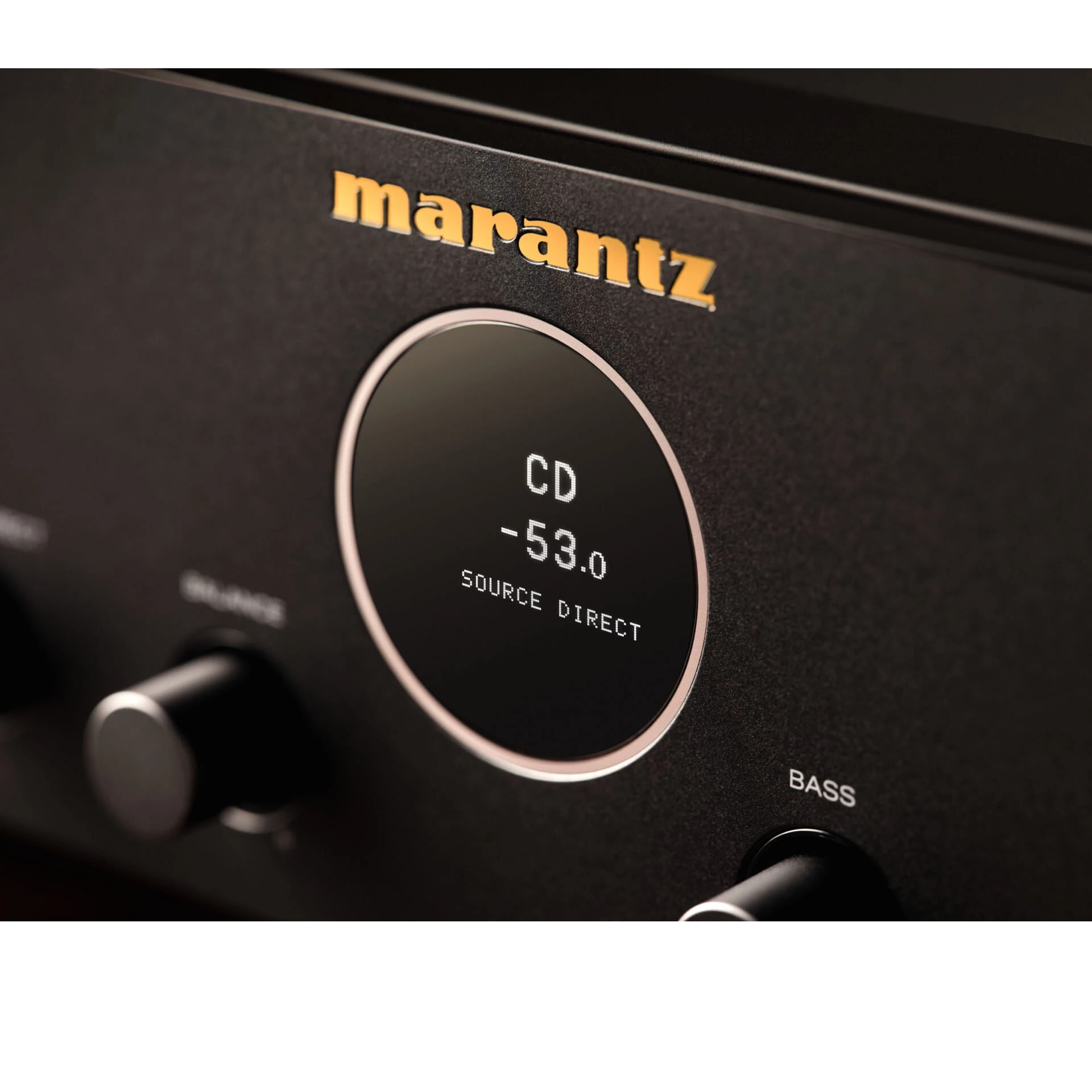 Stereo-Verstärker, schwarzes Gehäuse, Digitaldisplay, Drehregler, Bassregler