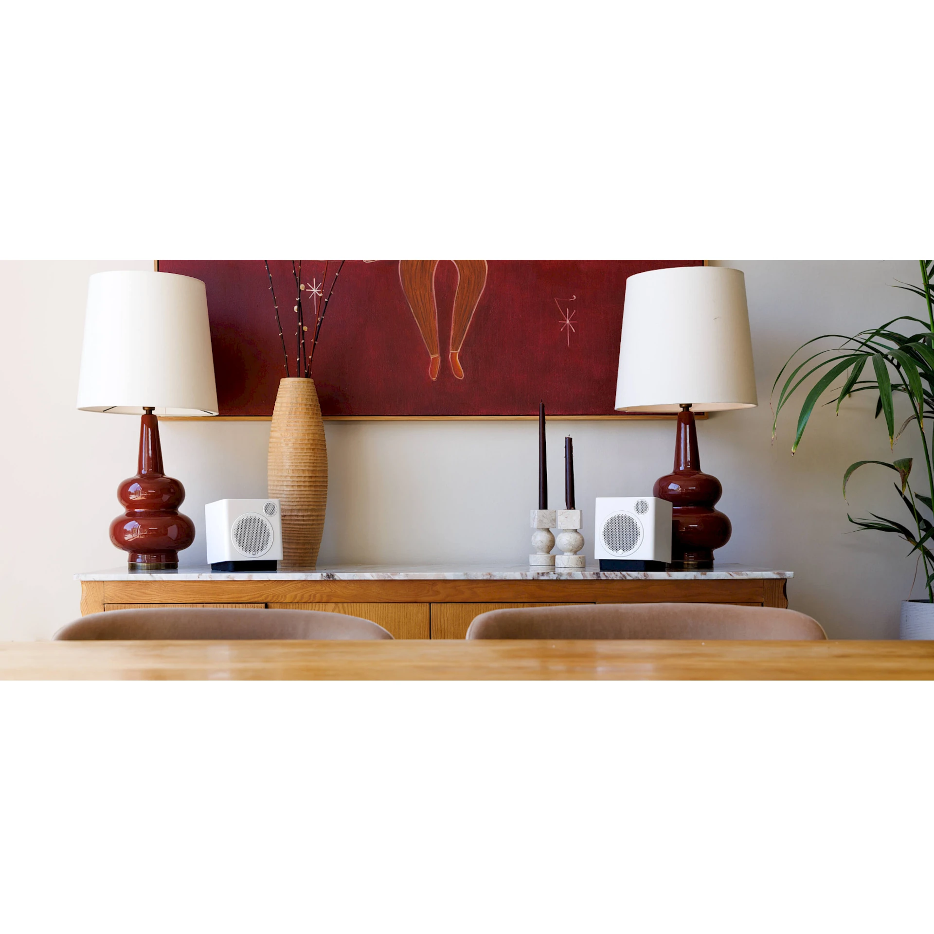 sideboard, Tischsideboard, Dekorationsbeleuchtung, Lautsprecher, Vase