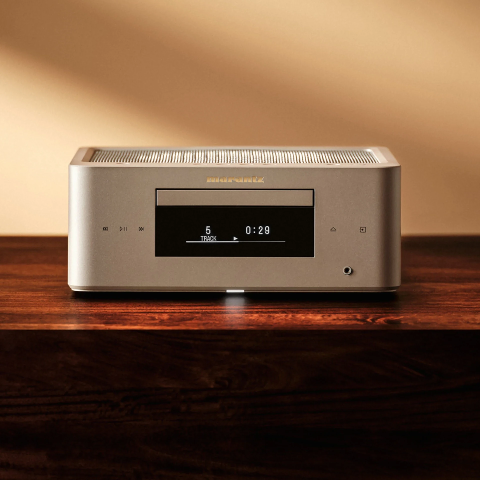 CD-Player, Digitalanzeige, Kopfhöreranschluss, Metallgehäuse, Champagnerfarben