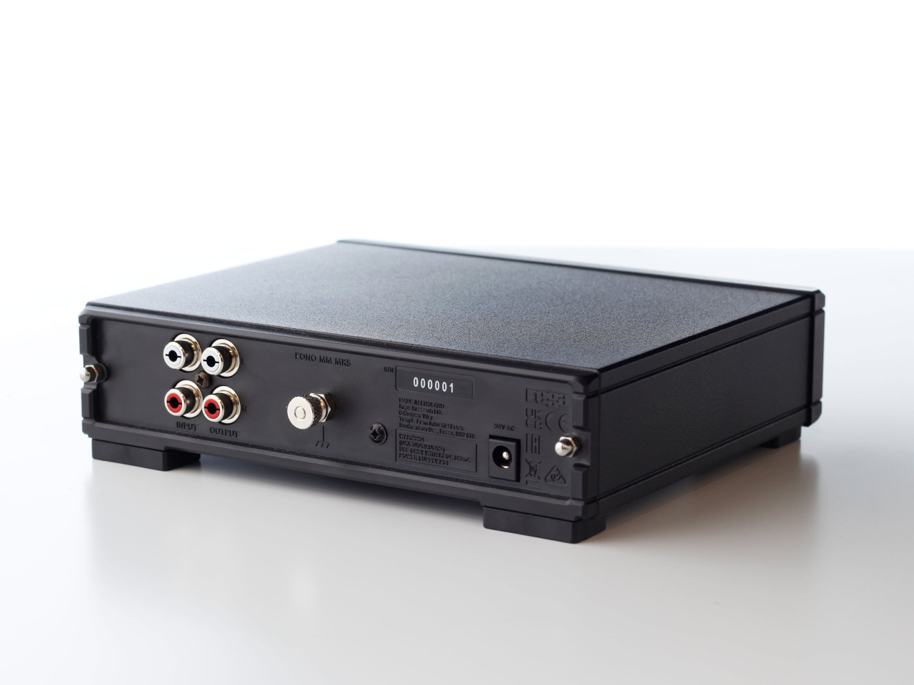 Hifi-Receiver, Rückseite Anschlüsse, RCA-Buchsen, Gehäuse schwarz, Netzanschluss